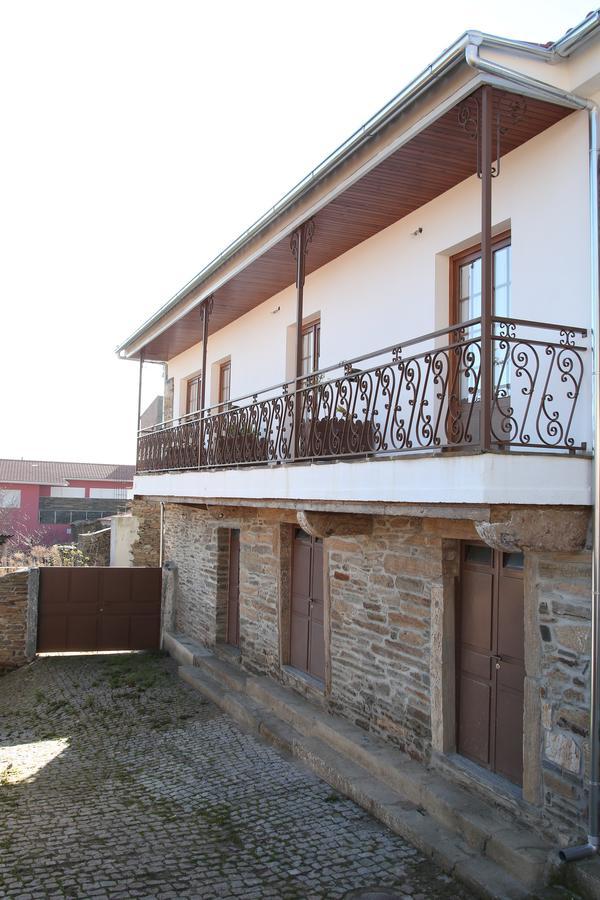 Casa Do Ti Latoeiro Guest House Torre De Moncorvo Luaran gambar